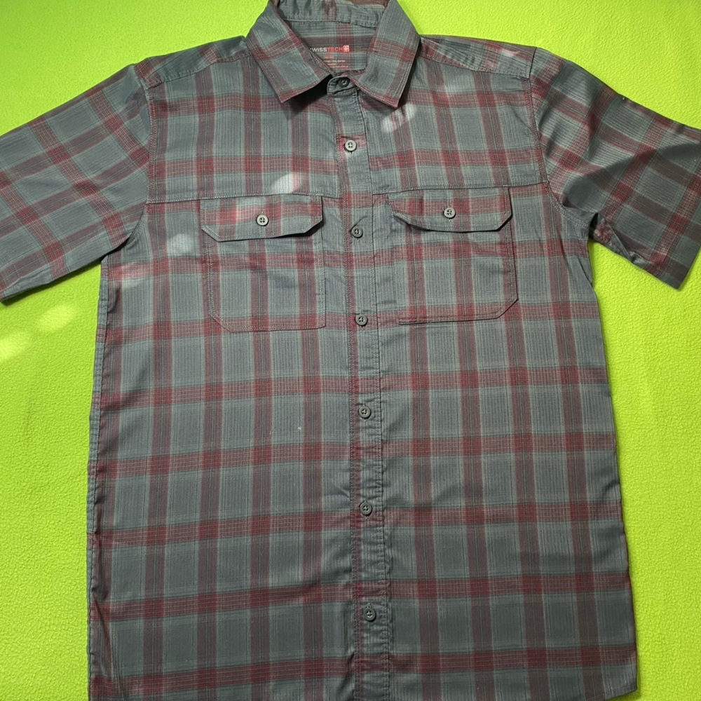 2x S button up shirt 1x L button up navy blue shirt, *AS IS* ‼️BUNDLE AND SAVE✨!